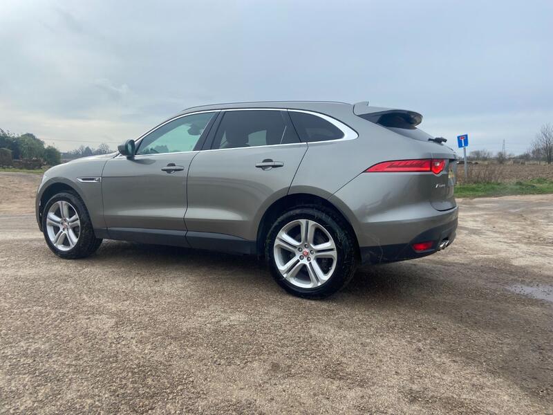 View JAGUAR F-PACE 2.0 D180 Portfolio 