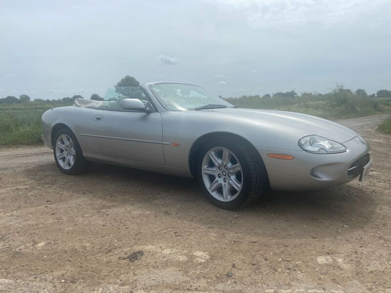 View JAGUAR XK8 CONVERTIBLE